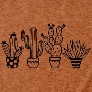 Dettaglio del tessuto a maglia e stampa minimalista di cactus nero su t-shirt arancione