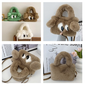 Détail de sacs à bandoulière en peluche avec grands yeux de dessin animé en trois coloris