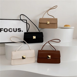 Borse a mano quadrate minimaliste con fibbie dorate in beige, caramello, nero e kaki