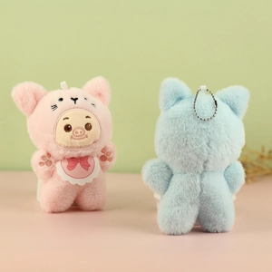 Porte-clés peluche chat-cochon mignon avec texture douce et chaîne en rose et bleu