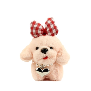 Porte-clés chien en peluche rose avec nœud à carreaux et collier de perles blanches