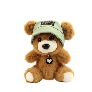 Simpatico orsetto di peluche marrone portachiavi con cappello verde e ciondolo a cuore