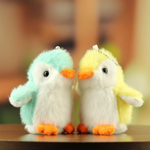 Schattige pinguïn pluche sleutelhanger in groen en geel voor rugzakaccessoires