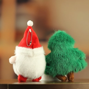 Vue arrière des pendentifs en peluche Père Noël et sapin de Noël avec texture douce