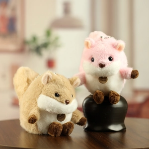 Porte-clés en peluche écureuil mignon en kaki et rose avec étiquette fait main