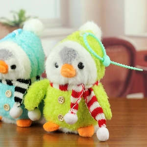 Détails de porte-clés pingouin en peluche avec écharpes tricotées et bonnets à pompon