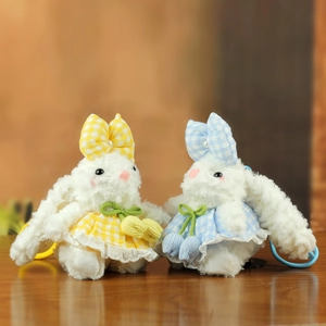 Pendentif lapin en peluche avec robe à fleurs et nœud en perle, porte-clés mignon