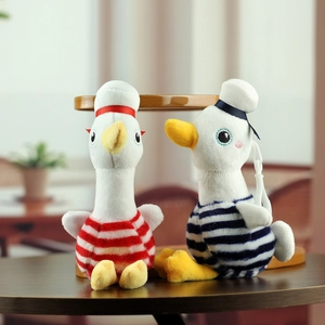 Ciondolo papera marina in peluche con cappello e strisce per borsa e chiavi