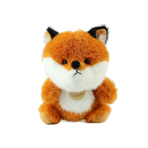 Porte-clés mignon renard en peluche orange avec pendentif en bois sur fond blanc