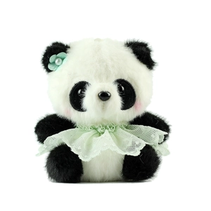 Portachiavi peluche panda con colletto in pizzo verde e clip a fiori di perle su sfondo bianco