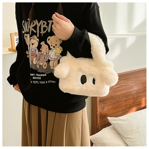 Sac à bandoulière en peluche avec motif grands yeux dans un décor de style