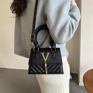 Borsa A Tracolla Trapuntata Da Donna Pelle PU Logo Metallo V Nappa Retrò Borsa A Mano Moda Quotidiana
