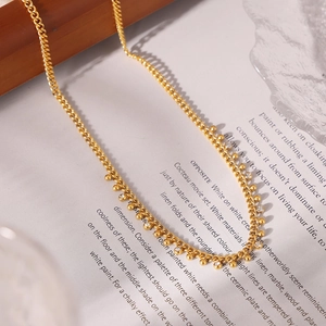 18k vergoldete Gliederkette mit goldenen Perlen und funkelnden weißen Zirkonia-Steinen