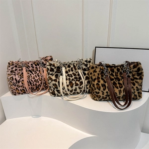 Leopard Print Faux Fur Tote Bag For Women Vintage Plush Large Capacity Shoulder Bag With Chain Strap Fashion Handbag