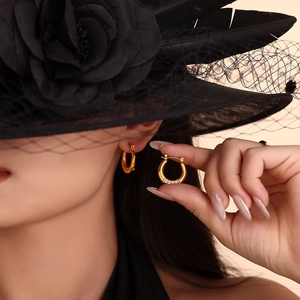 Créoles Géométriques Acier Titane Plaqué Or 18K Imitation Künstliche Perle Élégant Français Vintage Bijoux Pour Femmes
