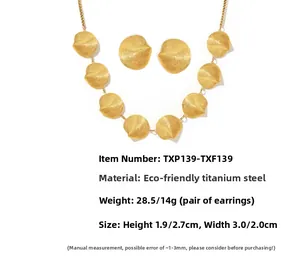 Details zum goldenen Muschel-Schmuckset aus Titanstahl mit Maßen und Gewichtsangaben