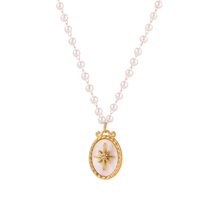 Collana di perle vintage con ciondolo a stella ovale in finitura dorata da donna