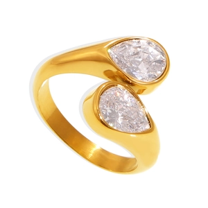 Bague bypass plaquée or 18 carats avec deux zircons poires sur un anneau large