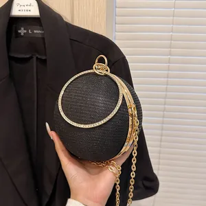 Sac de soirée sphérique avec poignée anneau doré en strass et finition noire scintillante