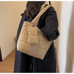 Sac fourre-tout matelassé kaki à l'épaule avec grande capacité et petite pochette assortie