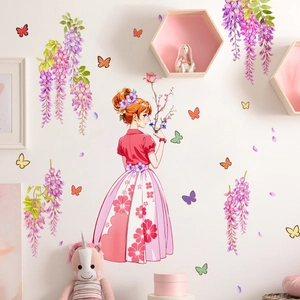 Adesivo murale bambina in abito floreale con glicine viola e farfalle colorate