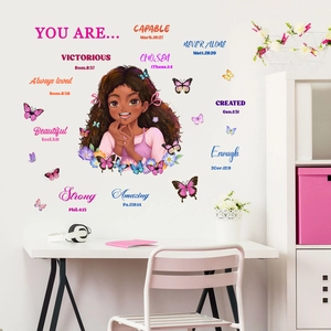 Sticker mural versets bibliques avec fille de dessin animé et papillons pour chambre d'enfant