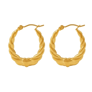 Boucles d'oreilles créoles C en acier doré avec texture torsadée et cœurs
