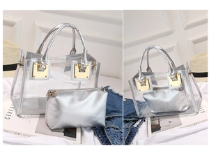 Dettaglio della borsa tote in PVC argento con pochette interna e dettagli dorati