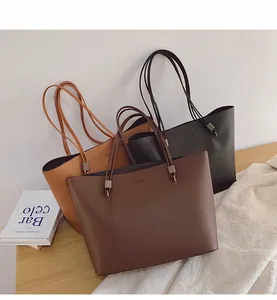 Detailansicht großer Tragetaschen in Karamell, Dunkelbraun und Schwarz mit FASHION-Schrift