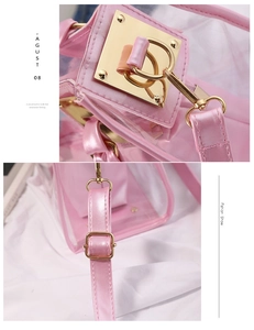 Dettaglio della borsa jelly rosa trasparente in PVC con cinturini in PU metallizzato oro