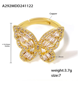 Detaillierte technische Ansicht des Zirkon-Schmetterlingsrings mit Maßen in 18K Gold