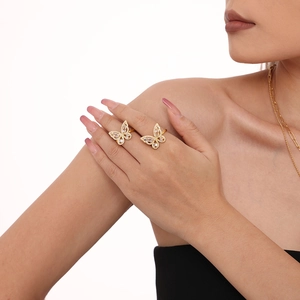 Elegante 18K vergoldete Schmetterlingsringe mit Zirkonia für einen funkelnden Lagenlook