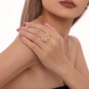 Eleganter 18K vergoldeter Schmetterlingsring mit Mikropavé-Zirkonia auf hohlen Flügeln