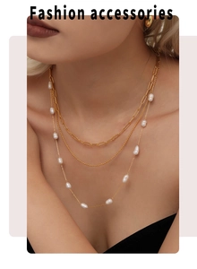 Gouden gelaagde ketting met paperclipketting, kogelketting en zoetwaterparels