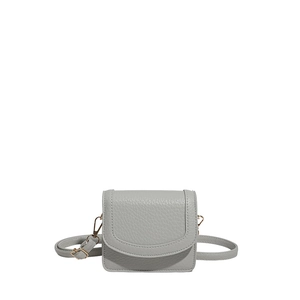 Minimalistische hellgraue Mini-Umhängetasche mit Litschi-Muster und Gold-Details