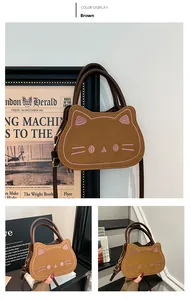 Détail d'un sac à main chat marron avec broderies roses et bandoulière ajustable