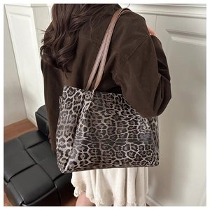 Detail view of the large leopard print tote bag with premium leather straps and side hooks