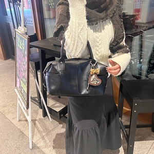 Classic black Boston tote bag with a leopard heart charm for women's daily commute