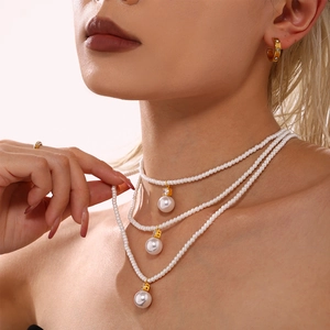 Ensemble de colliers de perles multicouches avec pendentifs en or et zircons