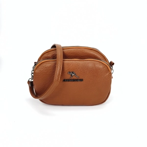 Sac bandoulière en cuir PU marron avec trois compartiments zippés et logo kangourou