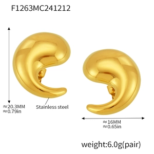 Detail showing dimensions and 6.0g weight of curved teardrop stainless steel earrings