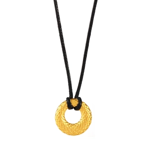 Collar ajustable de cordón de cuero negro con colgante de disco redondo texturizado