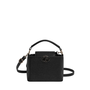 Sac seau minimaliste en cuir noir avec logo métallique et bandoulière réglable
