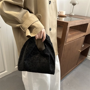 Large leopard print pleated cloud handbag for women with chic velvet animal pattern