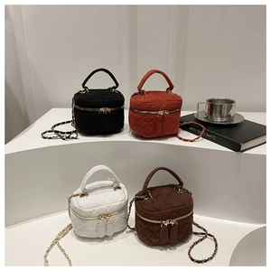 Minibolsos caja acolchados en negro, rojo, blanco y marrón con correa de cadena