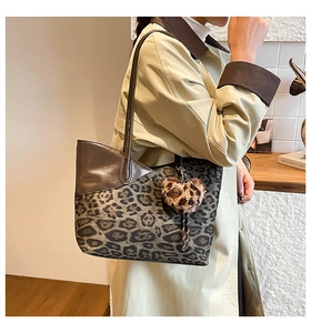 Detail of leopard print tote bag with leather splicing and fuzzy heart charm