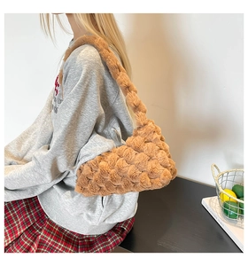 Detail of caramel plush shoulder bag featuring a unique 3D bubble texture for autumn