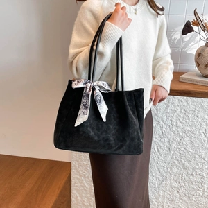 Large capacity black pleated tote bag with vintage patterned scarf on handle for daily commute