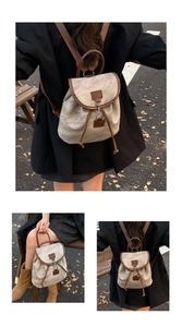 Dettaglio dello zaino vintage in tela con finiture in pelle in stile street wear