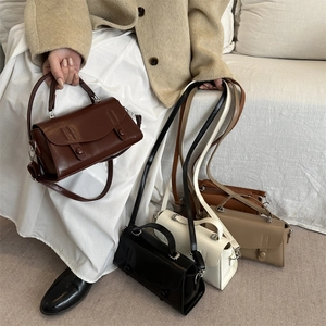 Women's minimalist leather shoulder bag in five classic colors with retro flap and strap